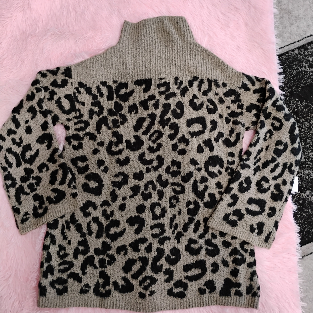 Isabel Maternity by Ingrid & Isabel Black and Tan Leopard Turtleneck Sweater